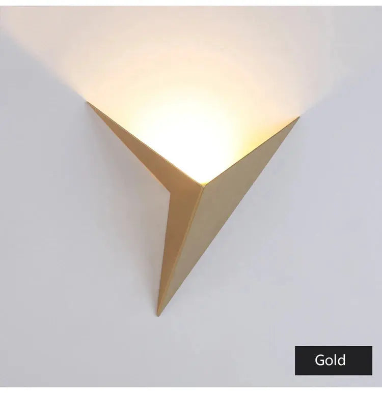 Creative Triangle Wall Lamp Nordic Led Wall Light Living Room Background Bedside Lamps Stairs Indoor Bra Wall Sconce Lighting tableandwalllamps