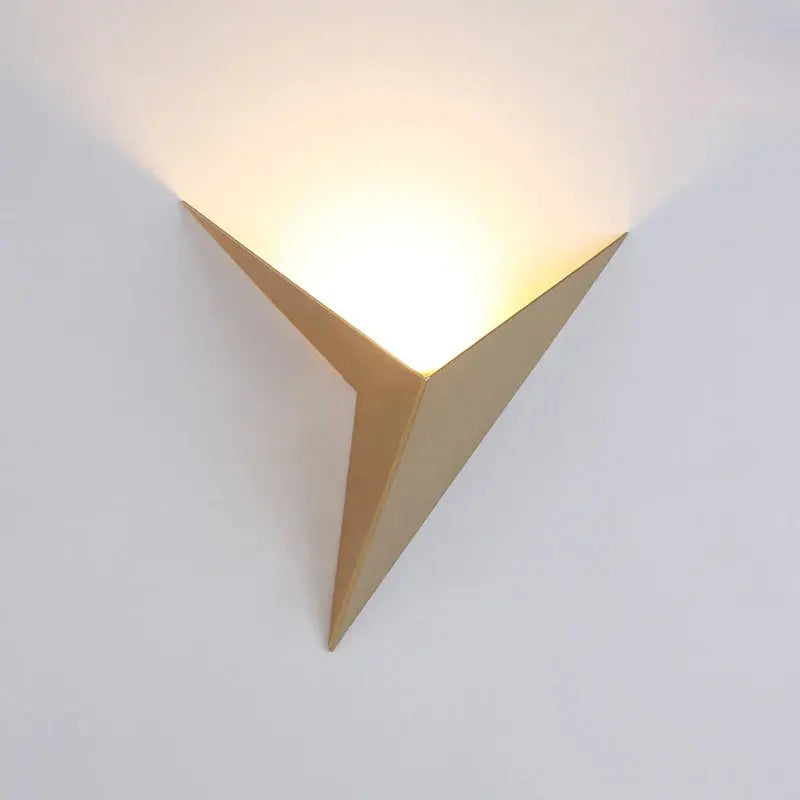 Creative Triangle Wall Lamp Nordic Led Wall Light Living Room Background Bedside Lamps Stairs Indoor Bra Wall Sconce Lighting tableandwalllamps