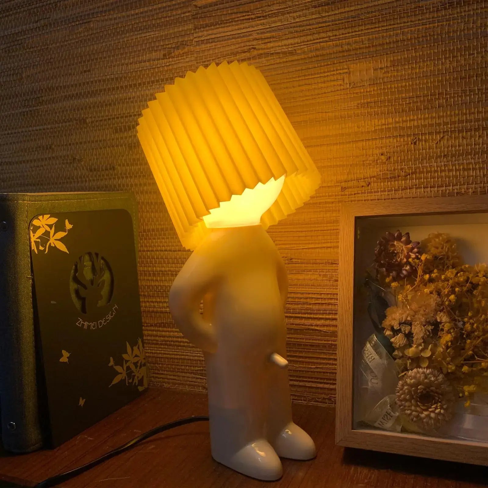 Creative Table Small Book Lights Little Naughty Boy Night Light Shy Man Lamp for Children Home Room Bedside Desk Decoration Gift tableandwalllamps